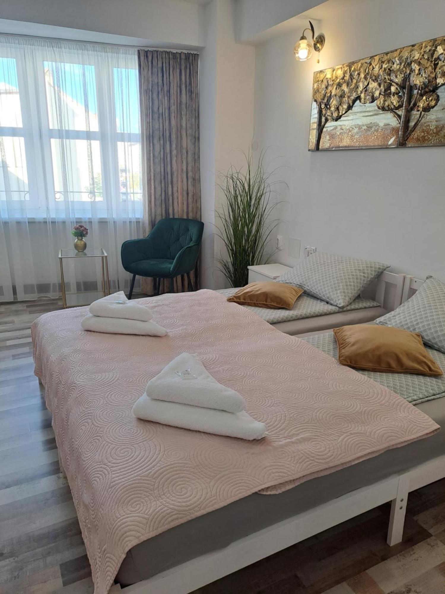 7 Level Central Apartments Csíkszereda Kültér fotó